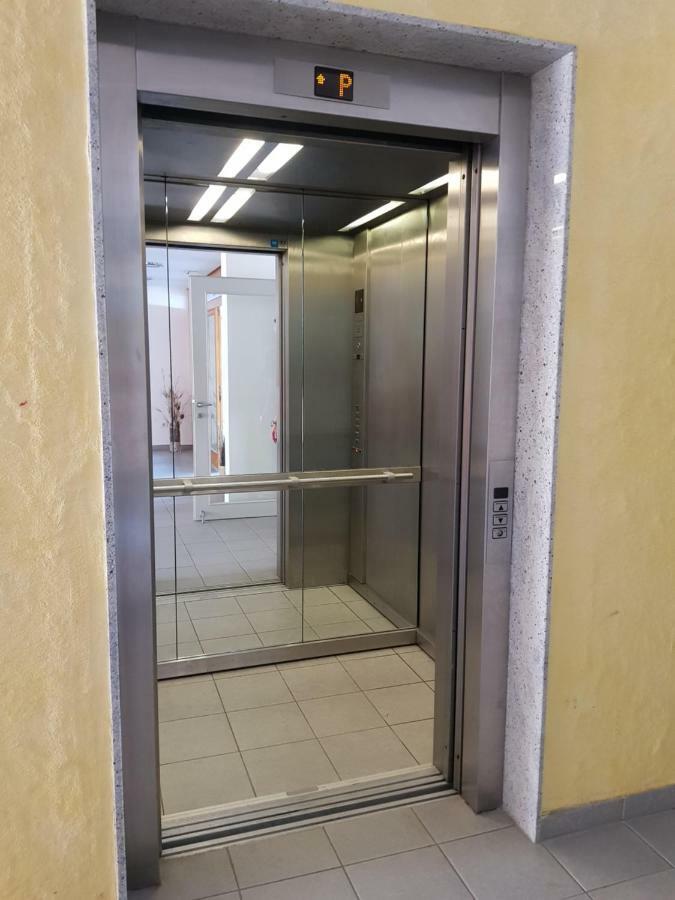 Апартаменты Yellow Apartma Краньска Гора Экстерьер фото